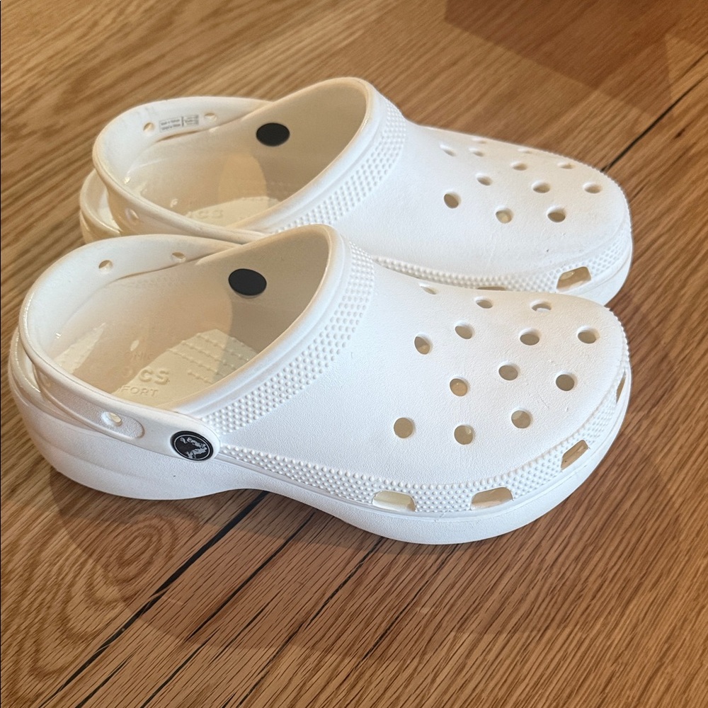 CROCS Classic PlatformWhite Clogs